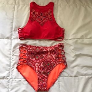 hollister bikini with high waisted bottoms